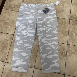 ⭐️TAKE 50% OFF⭐️ NWT democracy cropped camo jeans
